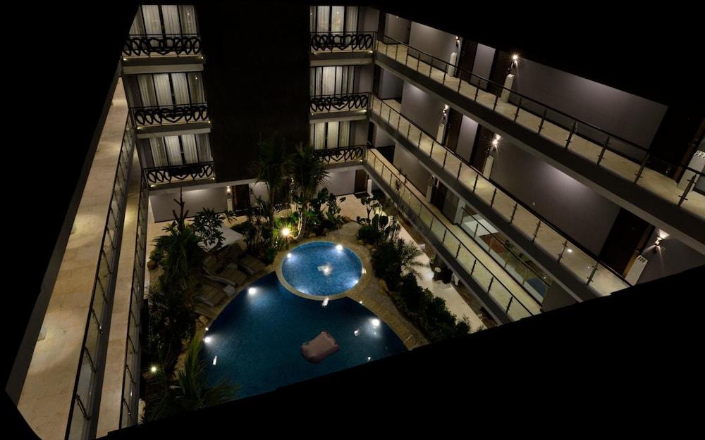 Amaroossa Suite Bali Нуса-Дуа Экстерьер фото